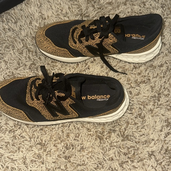 Women’s New Balance size 7.5. Leopard print - Picture 2 of 6